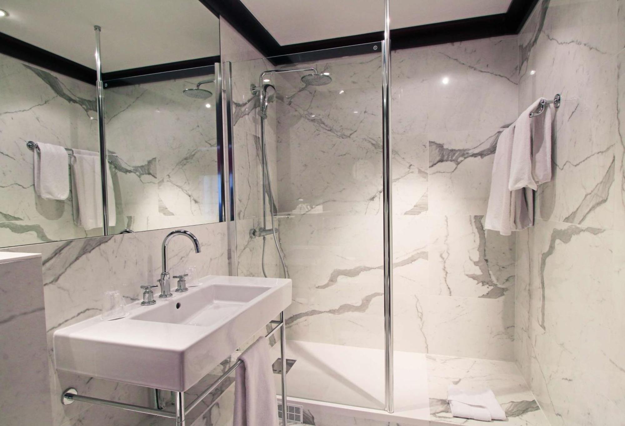 Comfort Queen Room,1273763809:JPEG