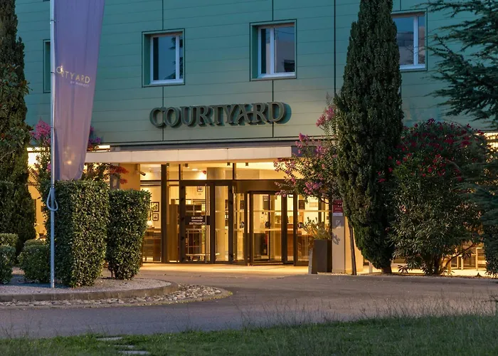 Courtyard By Marriott Toulouse Airport Hotel